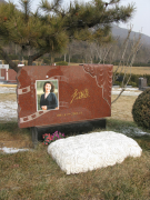 必赢亚洲集团是如作甚著名演员李媛媛打造名人艺术墓碑的？？？？？？