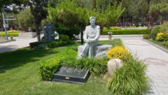 孙礼仁纪念碑完工：以《思索》之名，，，，，，传承艺术之魂